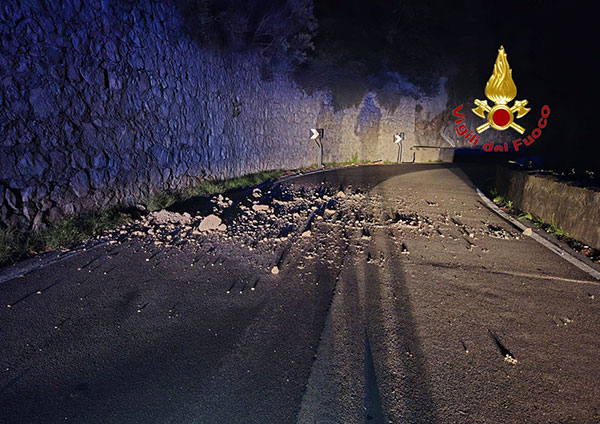 Costiera Amalfitana, prorogata fino alle 20  la chiusura della SS163 a Cetara