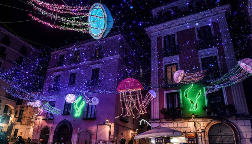 Luci d’artista Salerno 2025: viaggia con Trenitalia Regionale