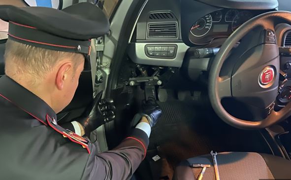 Furti di auto nelle province di Avellino e Salerno: 5 arresti