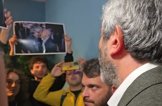 Regionali, gli studenti a Fico: “Non sa minimamente quali sono i nostri problemi in questa regione”