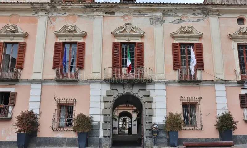 Maiori, si alla trasformazione dei locali terranei in abitazioni: via libera dal Consiglio Comunale