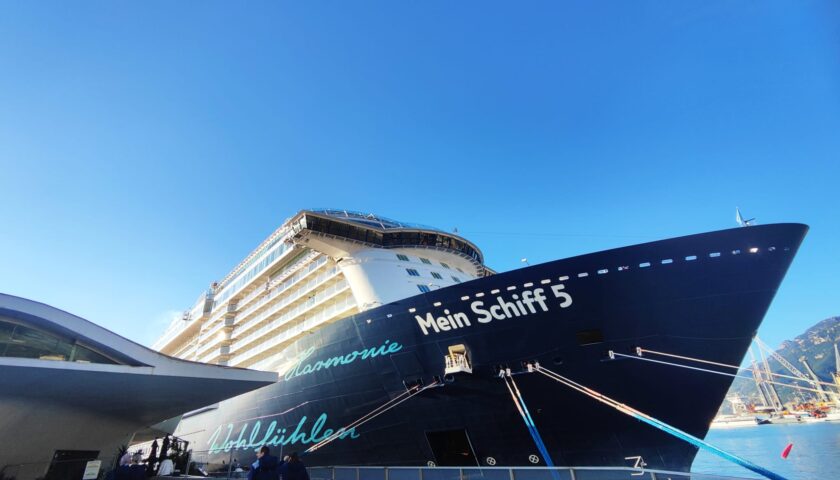 Salerno, alla Stazione Marittima ha attraccato la Mein Schiff 5 con 2457 crocieristi