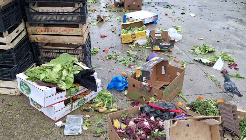 Salerno, Bennet (Salerno Pulita): Mercati cittadini lasciati in condizioni pessime, stop alla raccolta e allo spazzamento