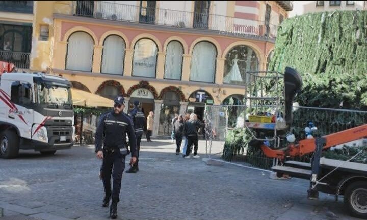 Salerno, inaugurazione dell’albero slitta a sabato pomeriggio