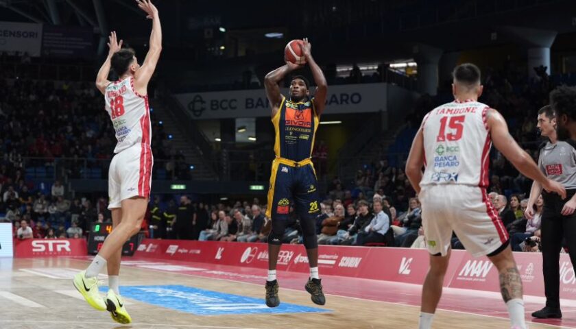 Sconfitta nel finale per la Givova Scafati contro la capolista Libertas Pesaro