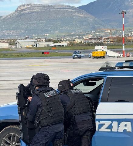Salerno, esercitazione antiterrorismo della polizia all’Aeroporto