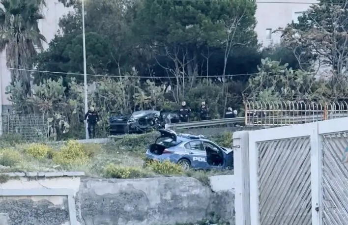 Schianto con la volante, poliziotto muore a Torre del Greco. L’incidente durante un inseguimento