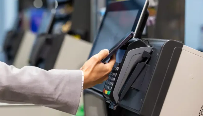 Stretta anti evasione, dal 1 gennaio 2026 cassa telematica e pos dovranno essere collegati tramite piattaforma online dell’Agenzia delle Entrate