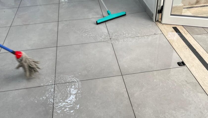 Scafati, il maltempo non risparmia la scuola: acqua nel plesso di via Genova. Denuncia di Avagnano e Barone