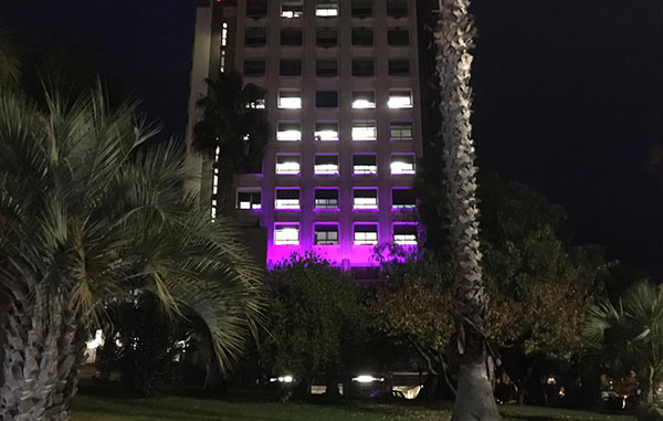 Giornata della prematurità, la Torre cardiologica del “Ruggi” oggi si illumina di viola