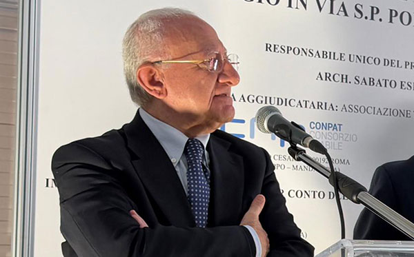 Montecorvino Pugliano, inaugurato il Poliambulatorio “Raimo”. Cittadinanza onoraria a De Luca