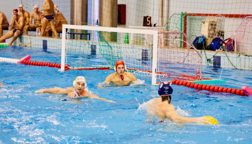 La Rari Nantes nuoto Salerno lotta, ma il Savona si impone nel finale