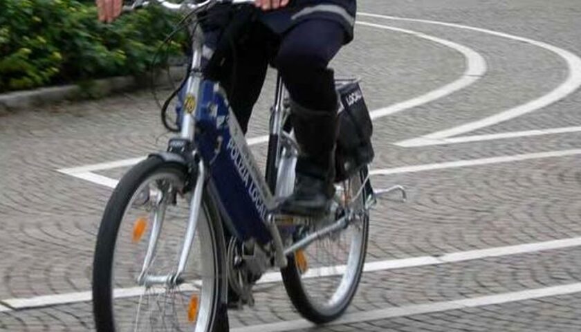 Salerno: controlli polizia municipale in bicicletta elettrica