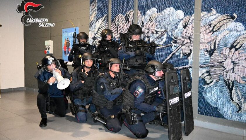 Salerno, esercitazione dei carabinieri presso le Cotoniere