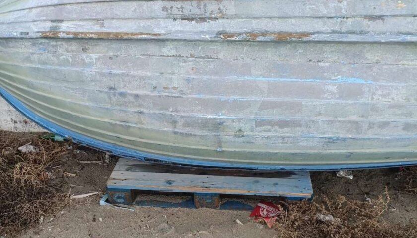 Salerno, notifica di occupazione abusivo del demanio: via le barche dalla spiaggia libera di Mercatello