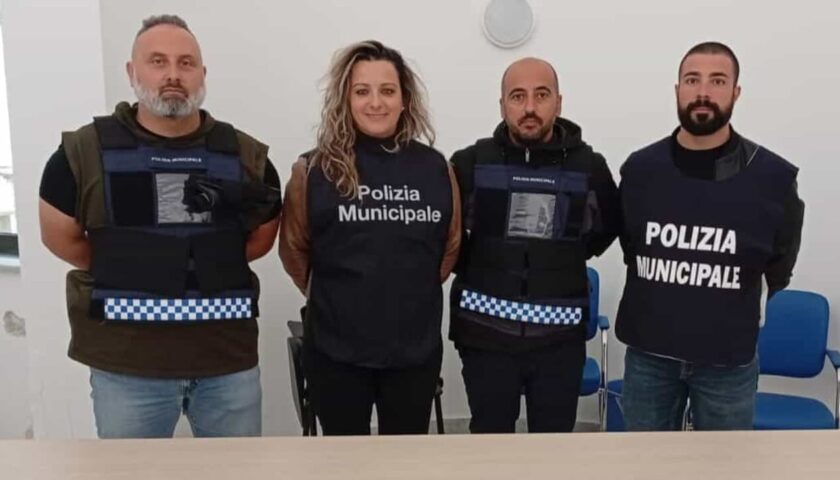 Eboli, spaccio sul litorale: blitz in una baracca con due immigrati fermati