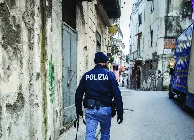 Blitz anti camorra: 11 arresti a Castellammare di Stabia, in manette anche il reggente dei D’Alessandro