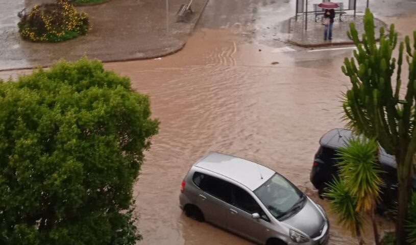 Maltempo a Sapri, vigili del fuoco e polizia salvano famiglia con bambino di 9 anni