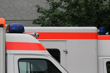 Eboli, auto si ribalta in via provinciale Galdo: ferito anziano