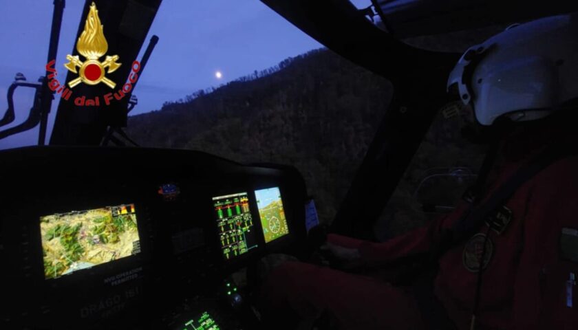 Baronissi, va in cerca di funghi e si smarrisce sulla strada del ritorno: salvato dai vigili del fuoco