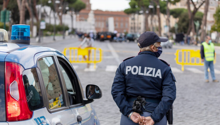 SE MI SPACCIO PER POLIZIOTTO, CHE TIPO DI REATI POSSO CONFIGURARE?