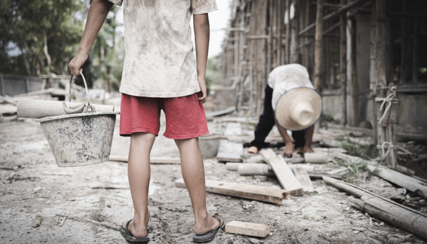 RECENTI FATTI DI CRONACA HANNO ACCESO I RIFLETTORI SULLA RIDUZIONE IN SCHIAVITÙ: DI COSA SI TRATTA?