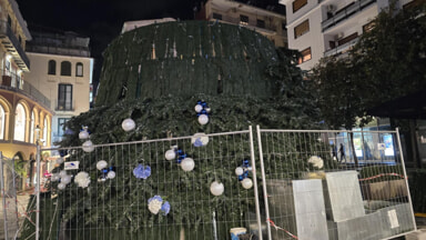 Salerno, venerdì accensione dell’albero di Natale in piazza Portanova
