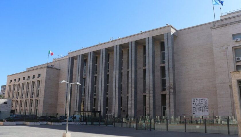 Sanità, gare e mazzette in Sicilia: avvocato salernitano ai domiciliari, imprenditori di Pontecagnano e Pagani sospesi