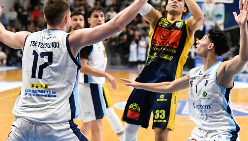 Givova Scafati rullo compressore, sbancata Roseto