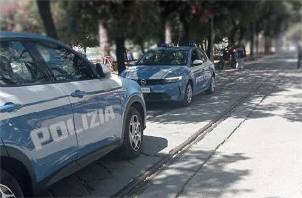 Salerno, straniero arrestato e parcheggiatori denunciati