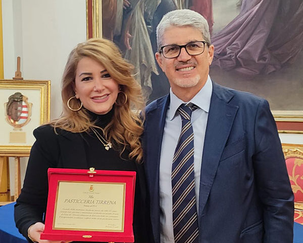 Dal premio alla tragedia: il sindaco di Cava Tirreni racconta per primo del dramma di Anna