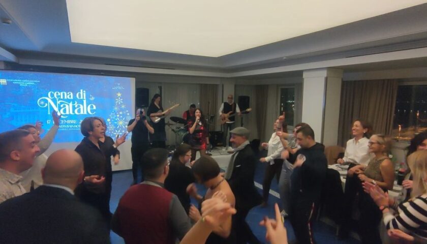 Cena di Natale Anfass Salerno Giovanni Caressa: solidarietà, inclusione e oltre 8mila euro per nuovi progetti