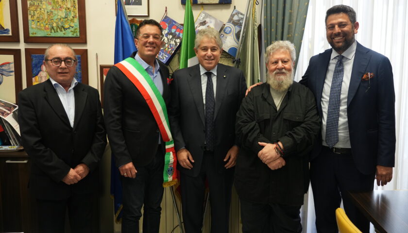 Vietri sul Mare conferisce la cittadinanza onoraria al professor Antonio Giordano, ospite d’onore l’attore e regista Lello Arena