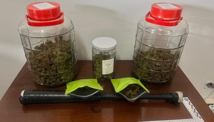 Battipaglia, controlli in un canapa shop: nei guai titolare