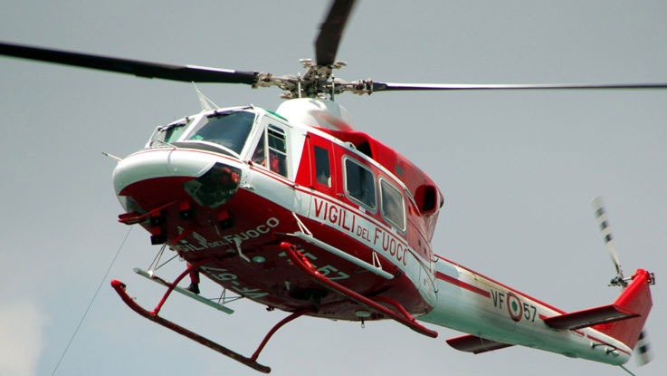 Cava de’ Tirreni, donna precipita nel dirupo: salvata dai vigili del fuoco