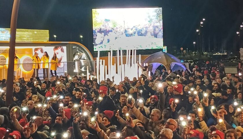Grande Festa a Salerno per la Fiamma Olimpica, il sindaco: serata magica