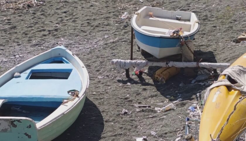Spiaggia libera inclusiva “Balnea” di Mercatello: non ancora rimosse le imbarcazioni abusive