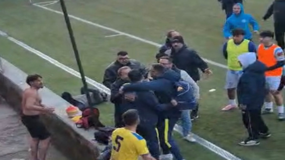 Parapiglia a fine partita tra Sporting Palomonte e Club Serre: lite e dirigente colpito con uno schiaffo