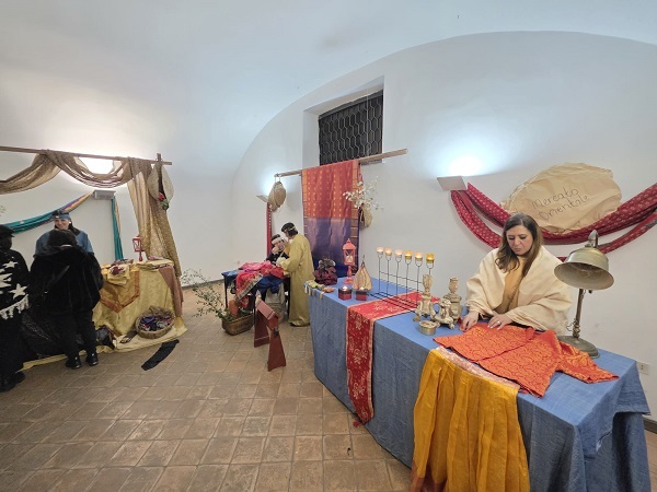 Salerno, il presepe vivente anima Palazzo Genovese