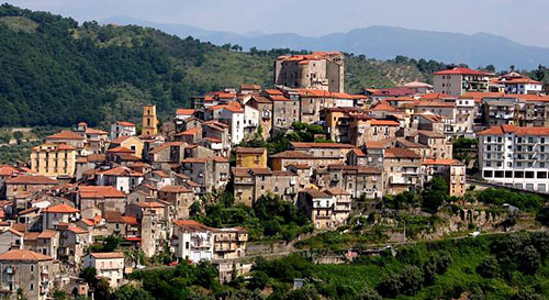 Roccadaspide, bomba inesplosa trovata in una casa del centro storico