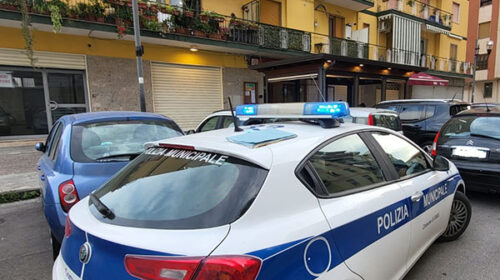 Eboli, rissa davanti al Comune in via Ripa Eboli, rissa davanti al Comune in via Ripa