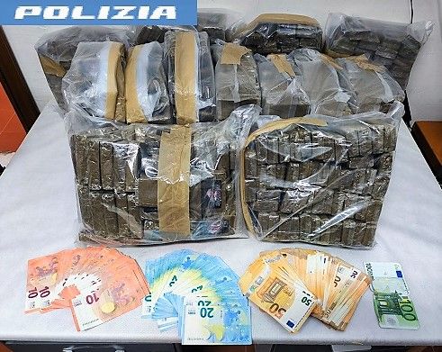Maxi sequestro di droga a Pagani: arrestato giovane