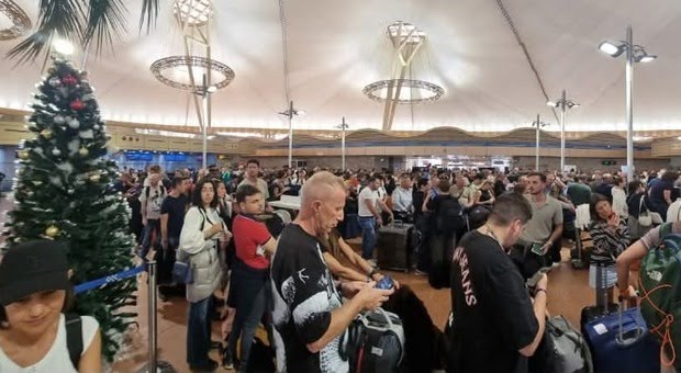 Bloccati in aeroporto a Sharm El Sheikh, apprensione per tanti turisti campani