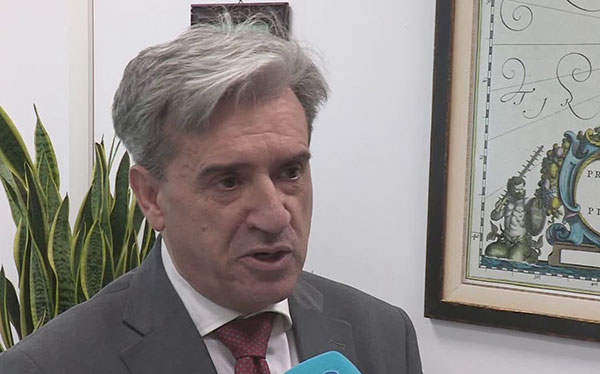 Aggressione al sindaco: fiaccolata a Castiglione del Genovesi contro le intimidazioni