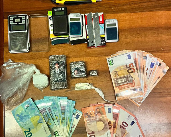 Battipaglia, era ai domiciliari e continuava a spacciare: arrestato