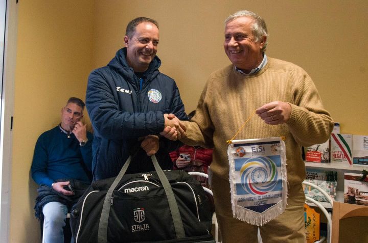 La Fondazione Angelo Vassallo dona materiale della Nazionale di basket all’ASD Baskin Golfo di Policastro