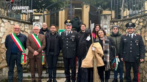 Piaggine, i carabinieri consegnano dolci e doni a 13 bambini nei centri di accoglienza