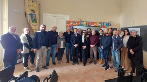 Alta Formazione in “Manager in turismo delle radici – Commissari dell’ospitalità”, a Pollica. Erminia consegna pergamene Alta Formazione in “Manager in turismo delle radici – Commissari dell’ospitalità”, a Pollica. Erminia consegna pergamene