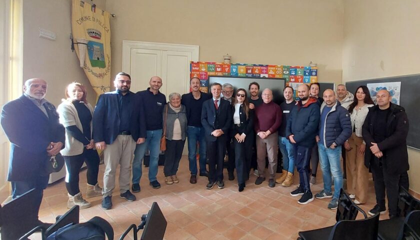 Alta Formazione in “Manager in turismo delle radici – Commissari dell’ospitalità”, a Pollica. Erminia consegna pergamene