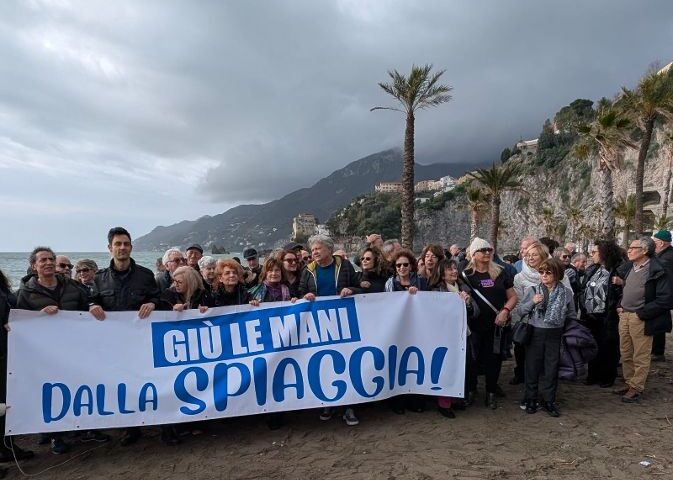 Manifestazione contro ampliamento del porto di Salerno